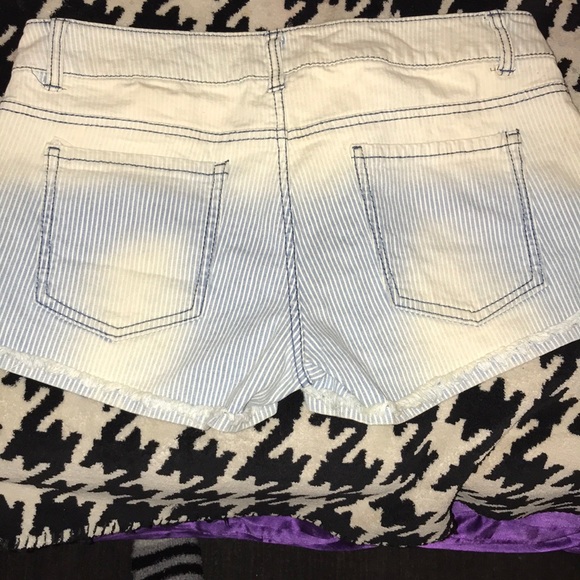 Shorts by mudd NWOT - Picture 2 of 3